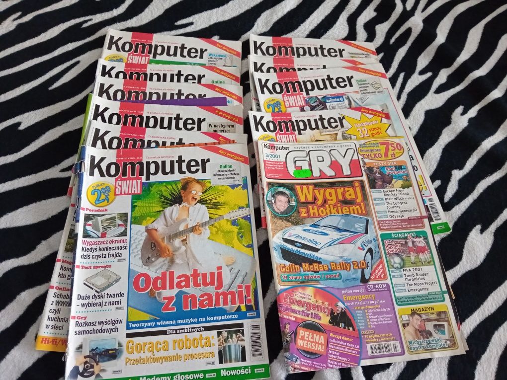 Komputer Świat czasopismo plus dodatek.