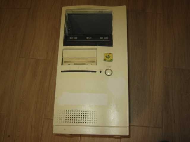 Sprzedam komputer stacjonarny ,kable, złącza, wentylator