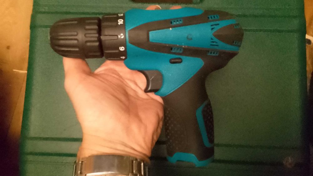 компактний двох швидкістний дріль-шуруповерт