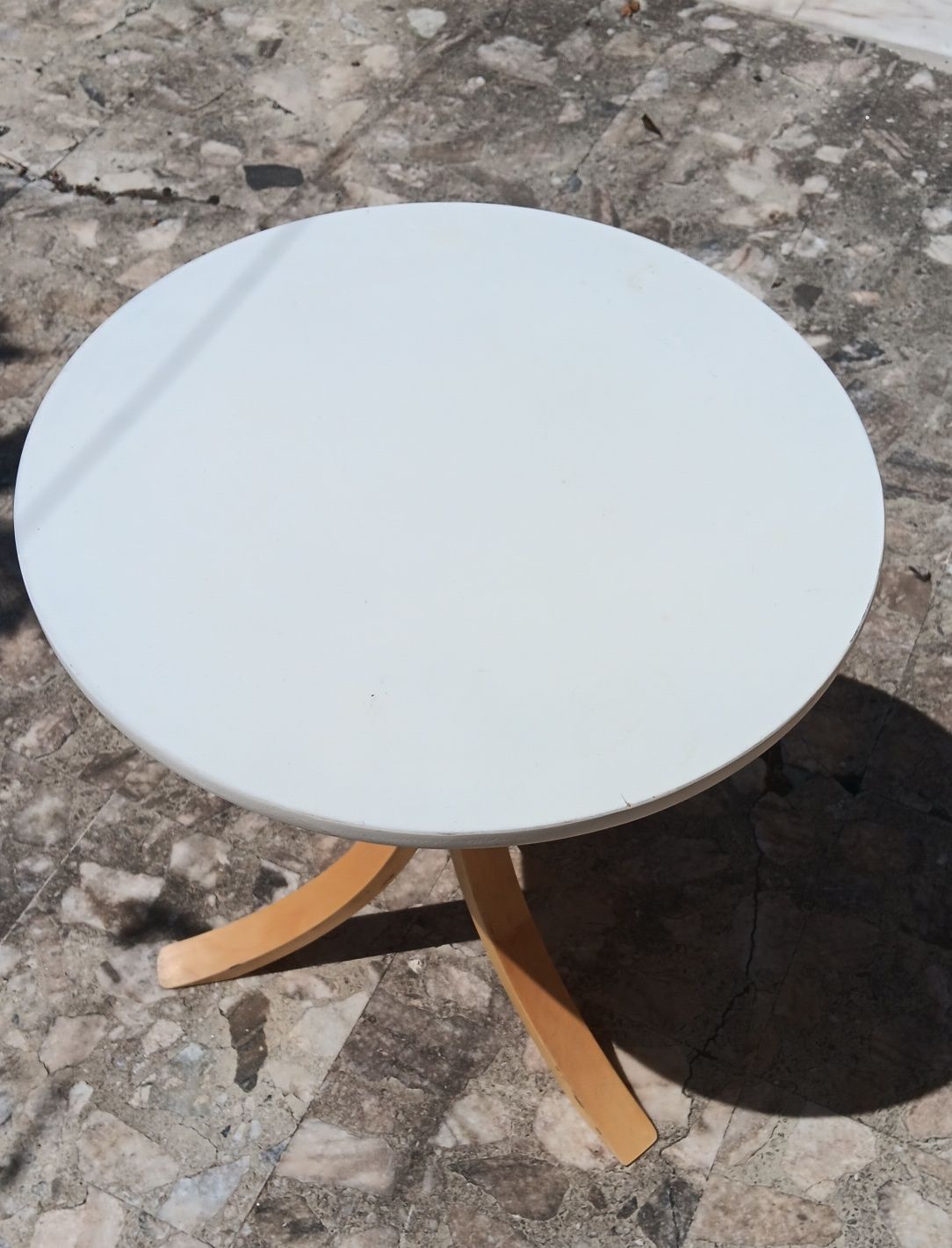 Mesa de apoio redonda