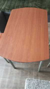 Stół kuchenny wraz z krzesłami