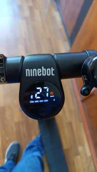 Електросамокат ninebot з додатковою батареєю.
