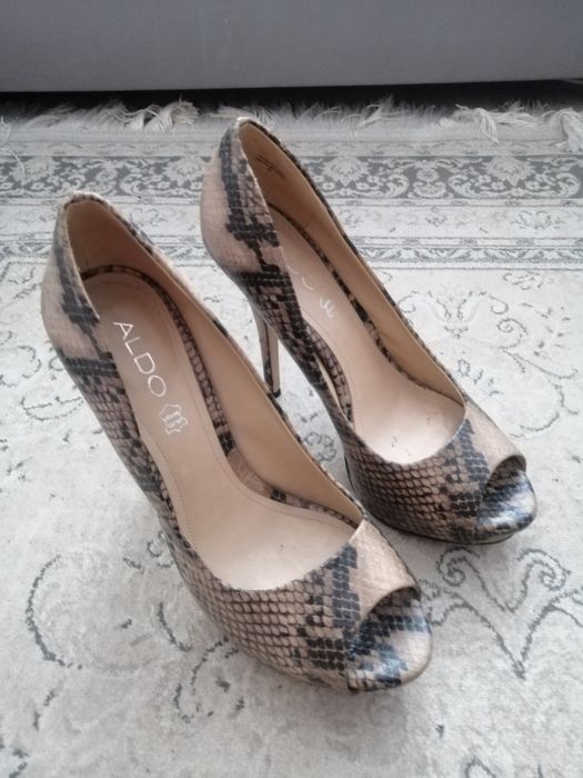 Buty że skóry na szpilce 2 para gratis