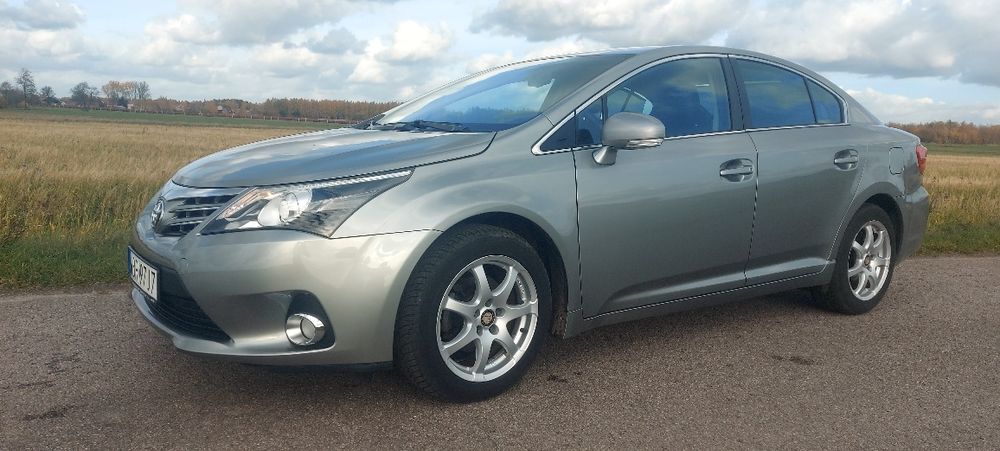 Toyota Avensis 1.8vvti niski przebieg wersja executive automat