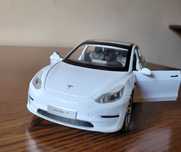 Tesla model 3 w skali 1/24
