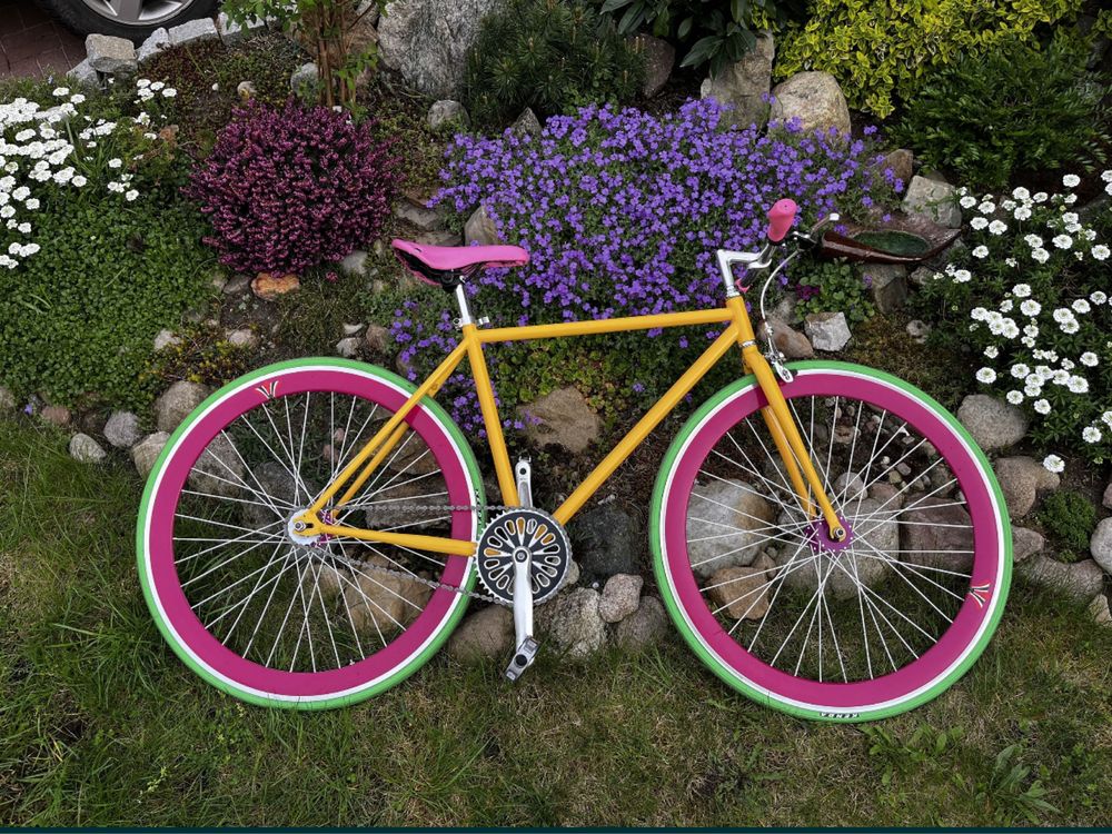 Wyjatkowy kolorowy rower kolarzowy/ kolarski na kołach 28’’ fix bike