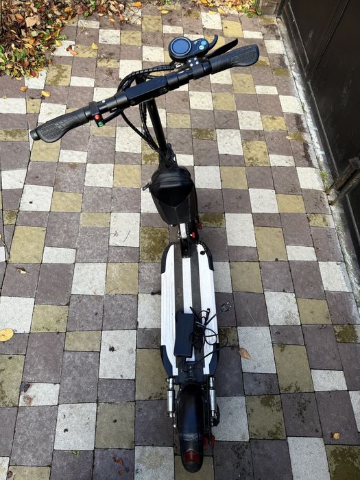 Самокат електричнийв гарному стані JX 168