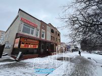 Здам в оренду комерційне приміщення в центрі мікрорайону!