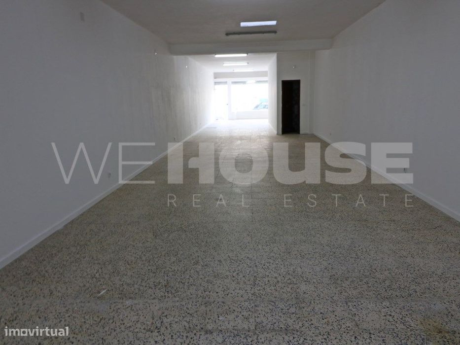 Loja (Espaço comercial) - com excelente área e com WC no centro da ...