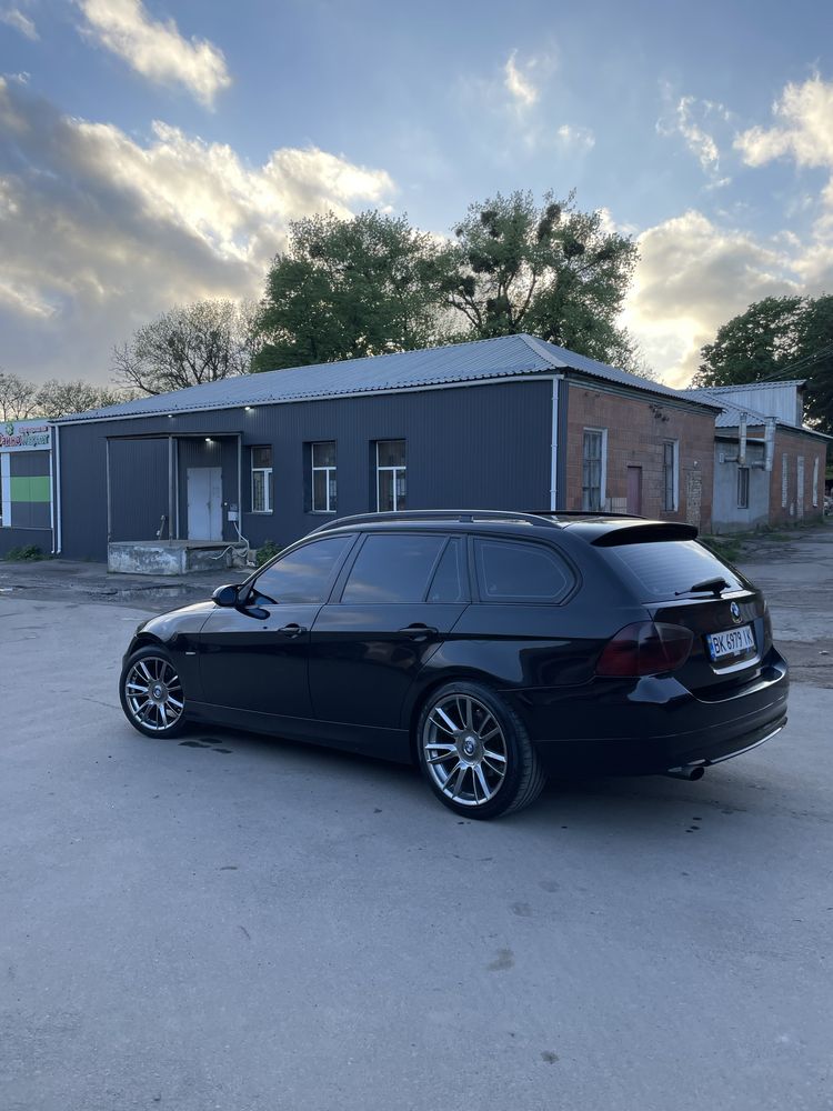 BMW E91  2006 2 дизель 318d