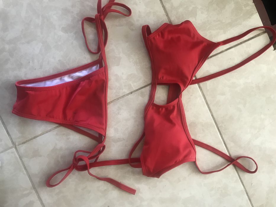 Продам раздельный красный купальник S