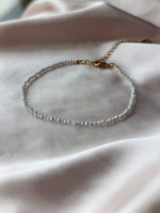 Delikatna bransoletka damska – stal chirurgiczna, złote wykończenie