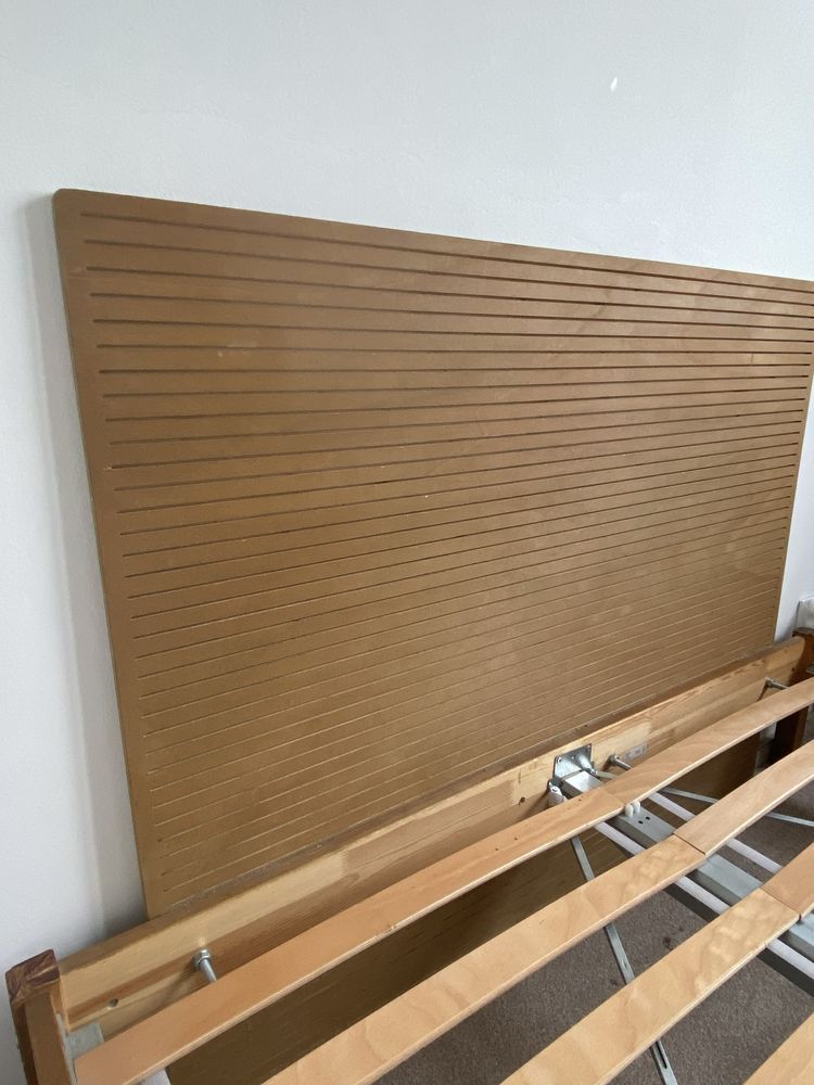 Łóżko drewniane z zagłowkiem, skandynawskie, minimalistyczne 140x200
