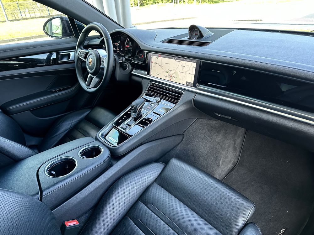 Wynajem Wypożyczalnia Samochodów Porsche Panamera LEXUS ES300H