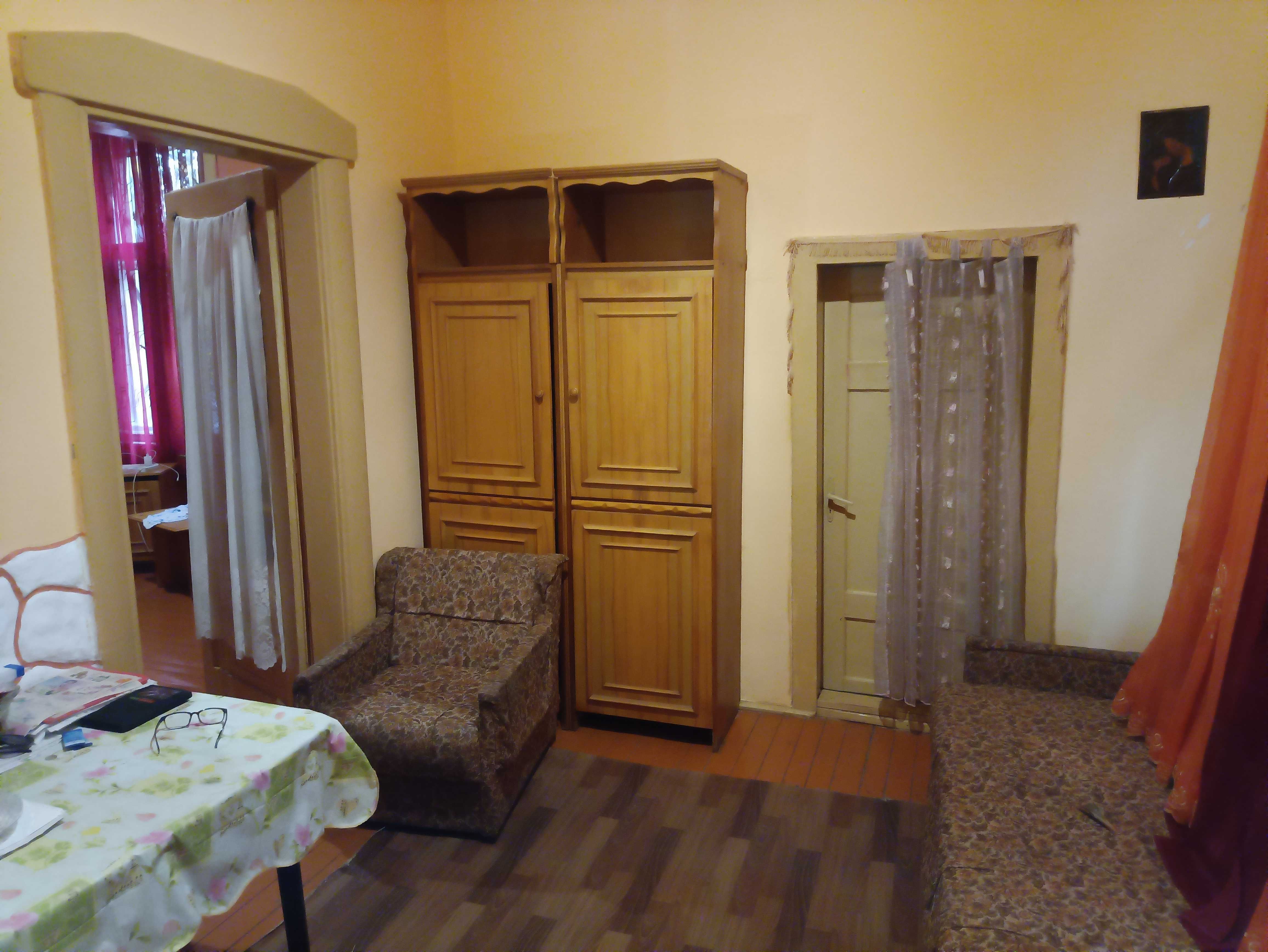 ПРОДАЖ великої (40 кв.м) 1 кімнатної КВАРТИРИ у ЦЕНТРІ,є підвал, гараж