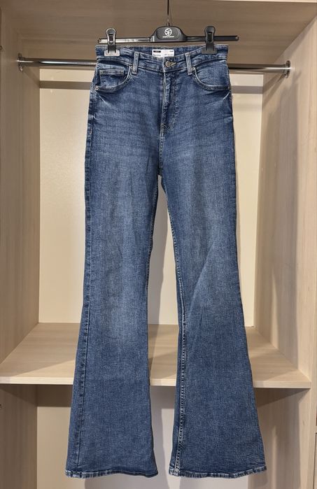Джинси кльош Bershka.
