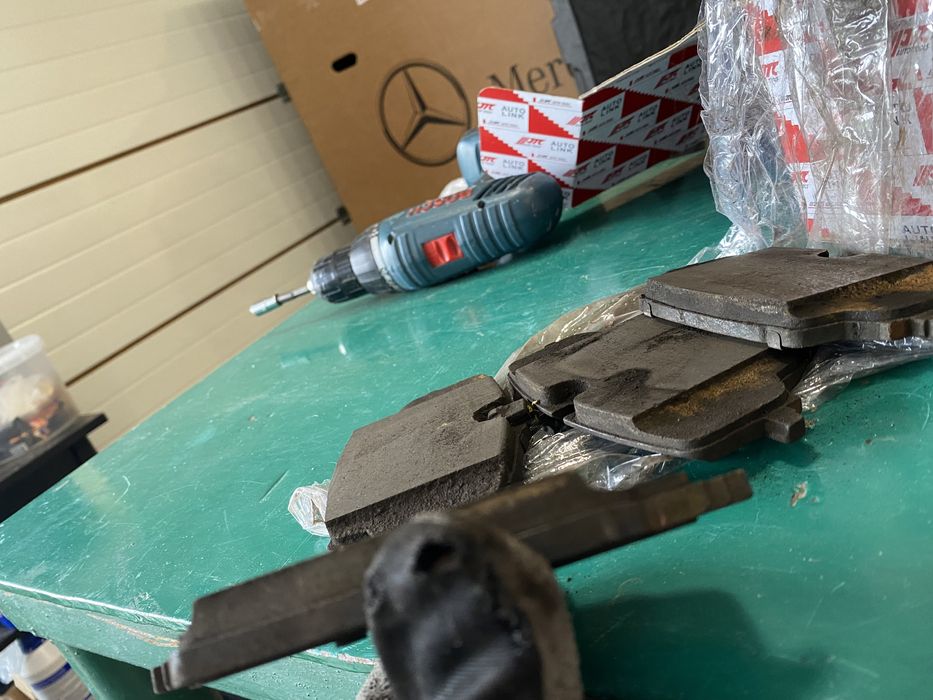 Bmw x1 u11 колодки пружина пильник амортизатора