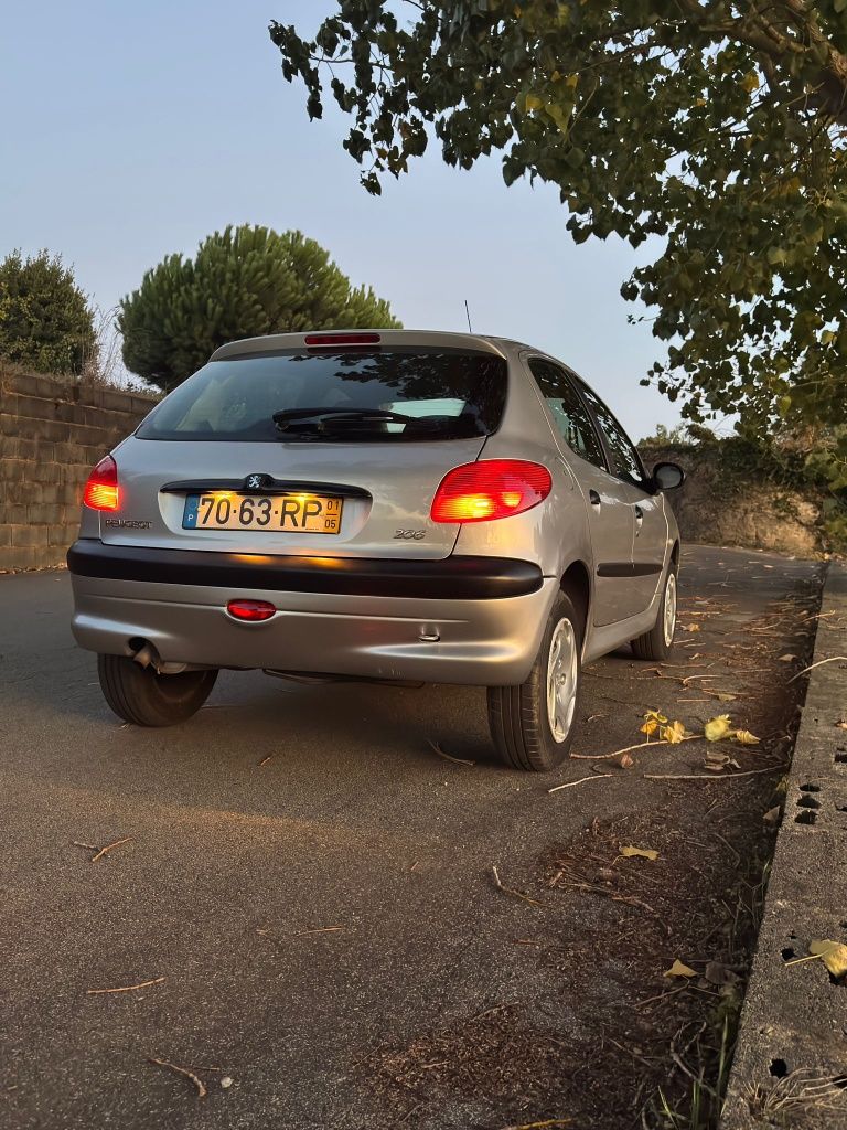 Peugeot 206 1.1 Gasolina  ano 2001