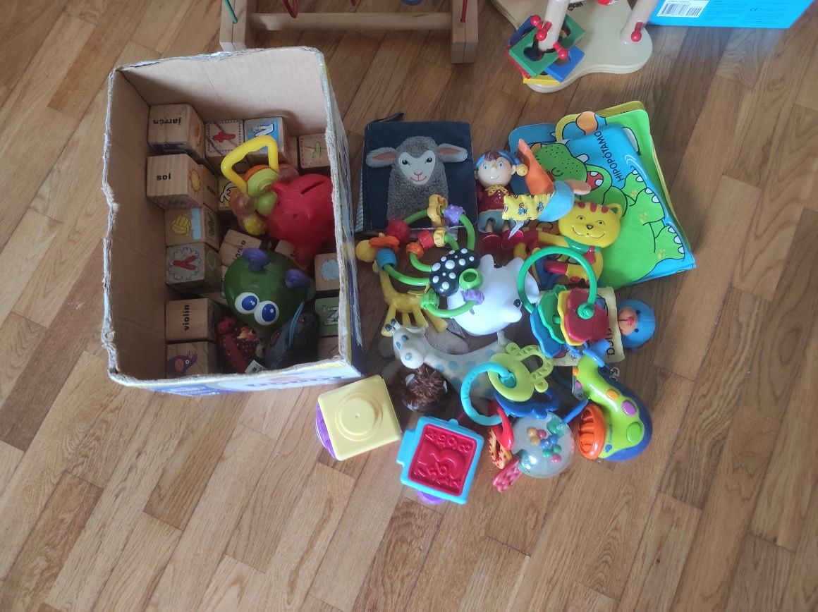 Lote brinquedos bebé