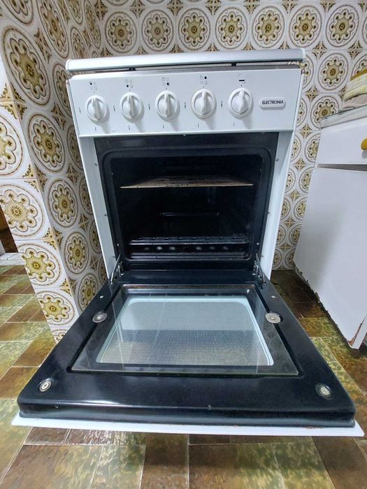 Fogão a gás com 4 bicos e forno