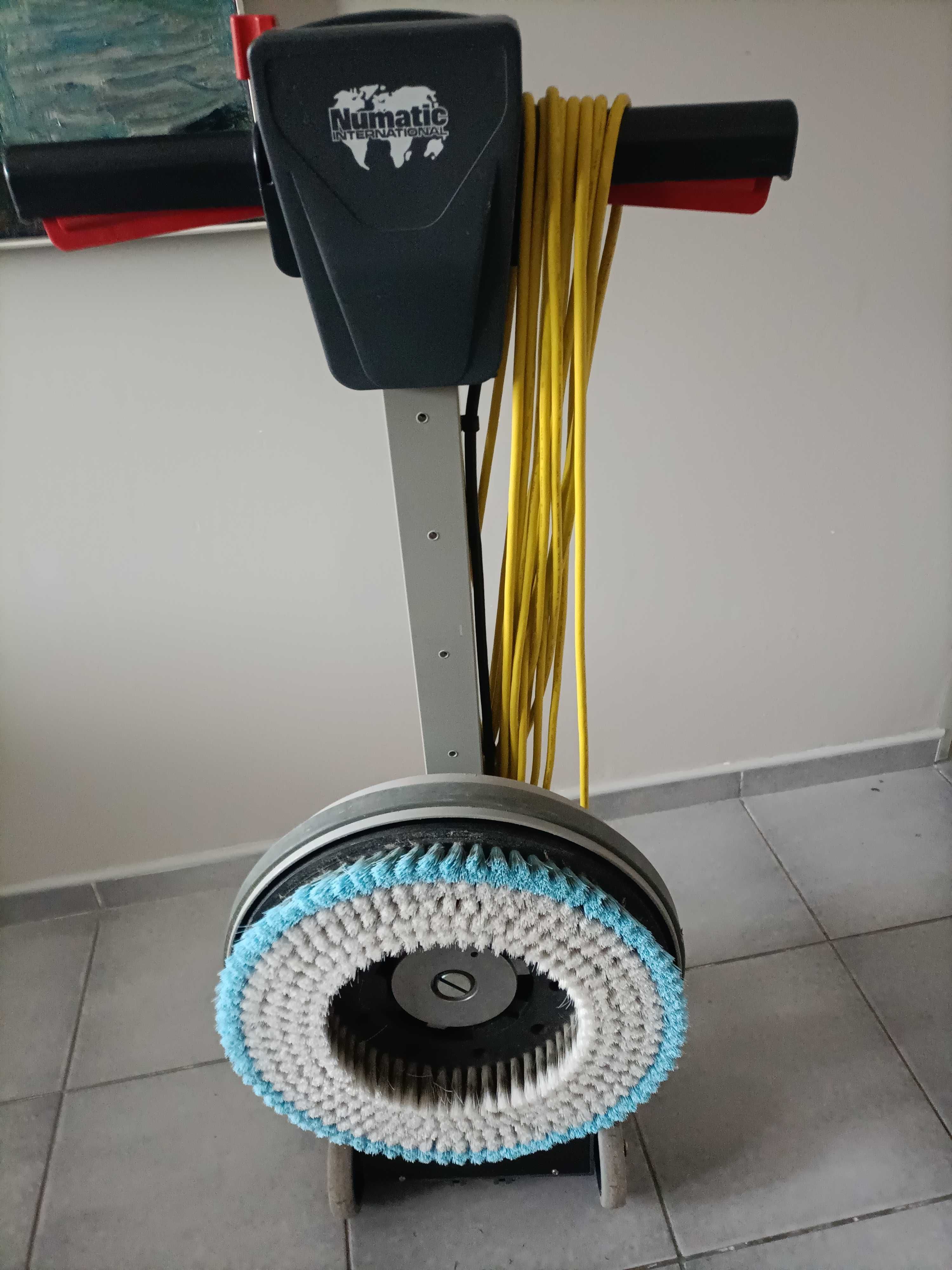 Numatic LoLine NLL 332 szorowarka do podłóg, dywanów