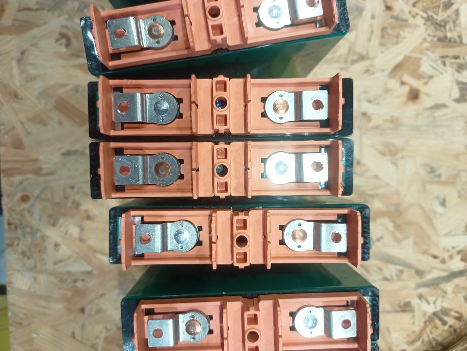 Ячейки 100Ah lifepo4 .  IFP30