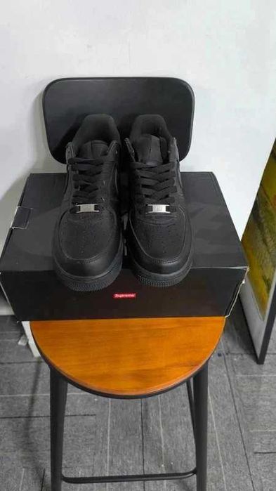 Buty-Trampk-Nike Air Force 1 Low Supreme Black R.38.5