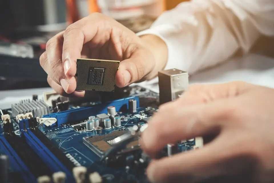 Reparamos computadores e telemóveis ao melhor preço!
