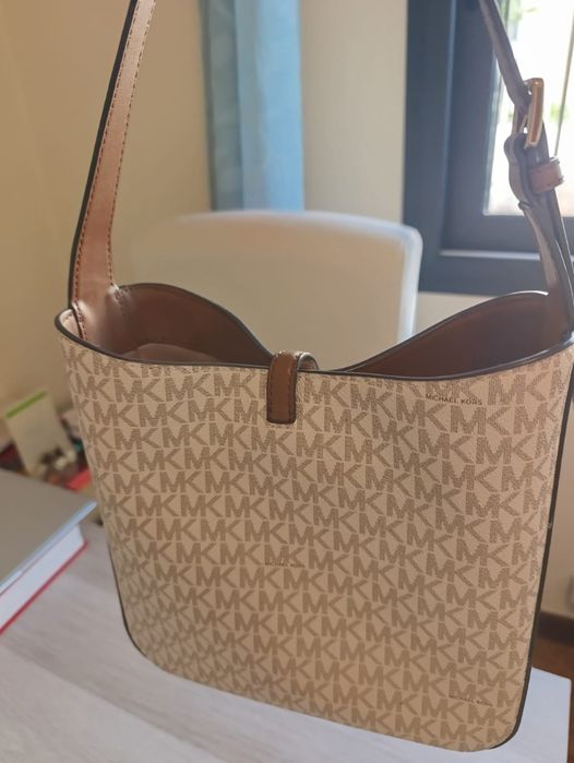 Mala Michael Kors