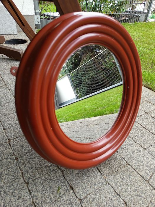 Plastikowe okrągłe lustro ścienne w tylu space vintage