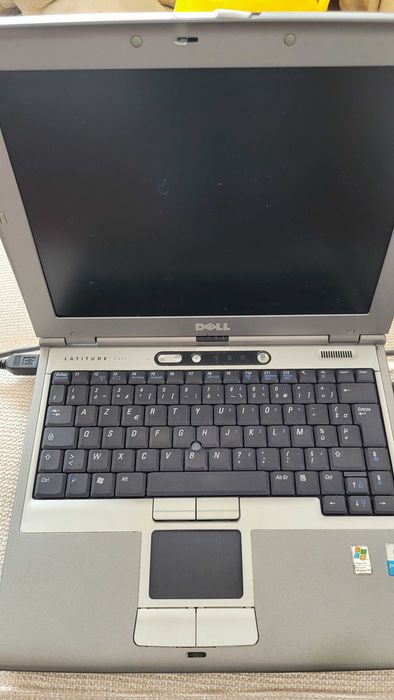 Dell Latitude D400 – Apenas para Peças / Sem Funcionamento