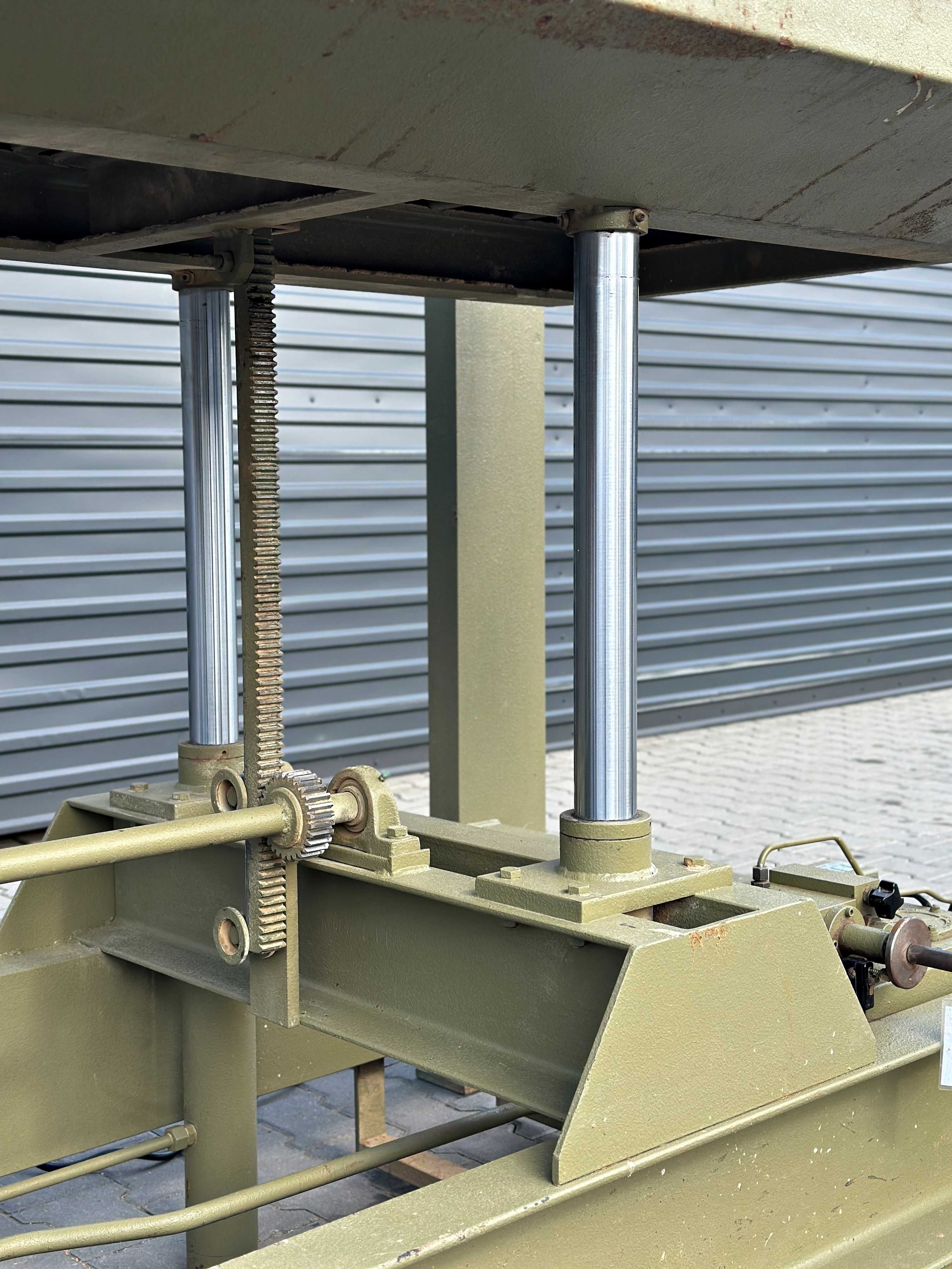 Prasa półkowa hydrauliczna 2500x1200 mm (1341)