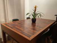 Mesa de madeira maciça