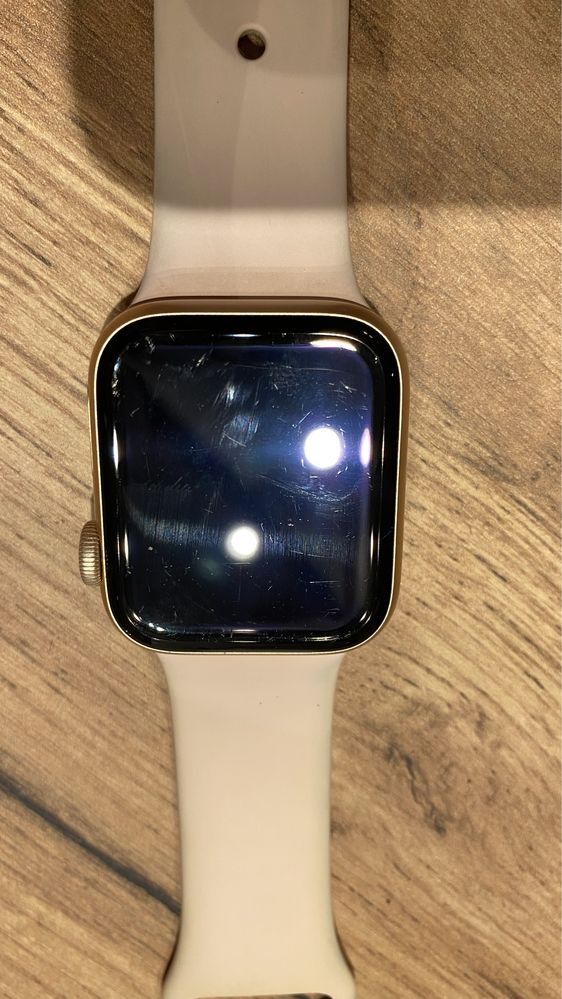 Продам годинник apple watch 4 (40mm) rose gold