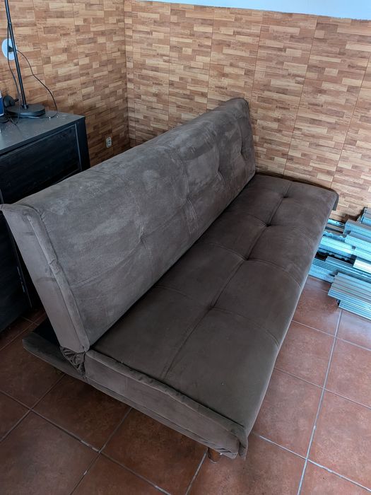 Sofá cama de molas castanho
