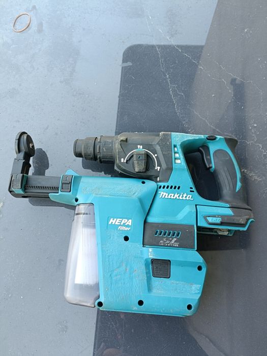 Młotowiertarka Makita DHR242 + odsysacz pyłu