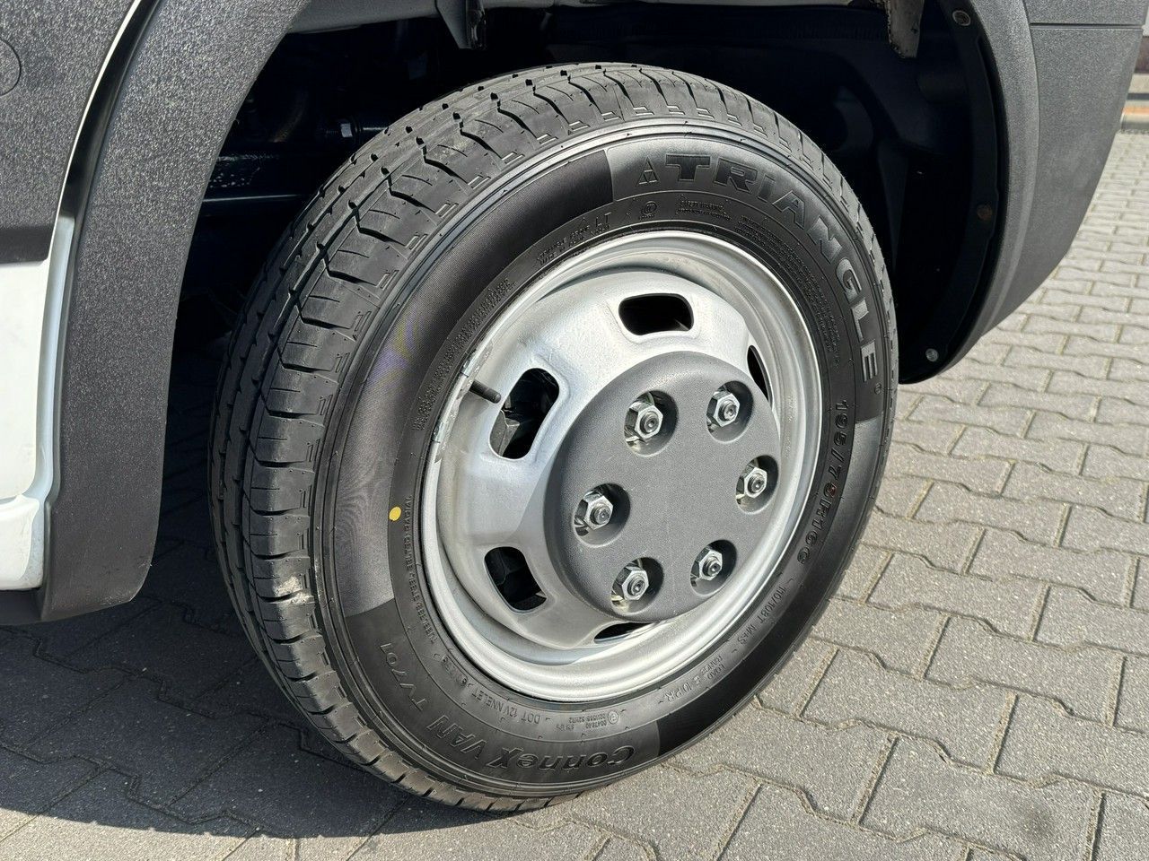 Iveco Daily 50C18 V  3.0 Wywrotka 3-stronna do 3.5 tony (70C18, 35C18) Kat B. Super Stan !