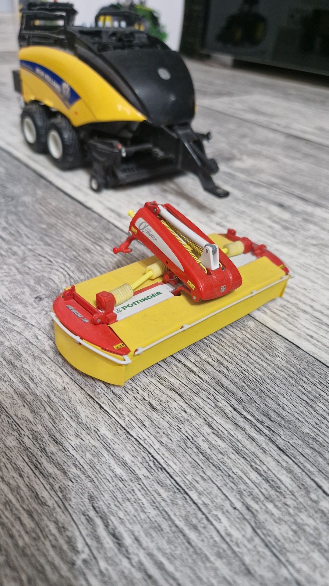 Modele 1:32 wiking universal hobbies ros siku