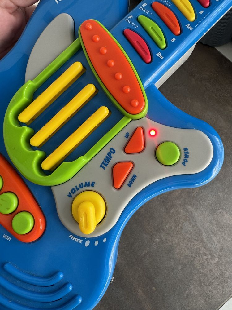 Elektryczna gitara grająca zabawka interaktywna niebieska gra instrume