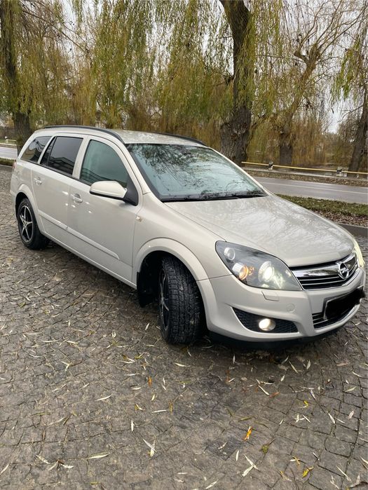 Opel Astra H машина
