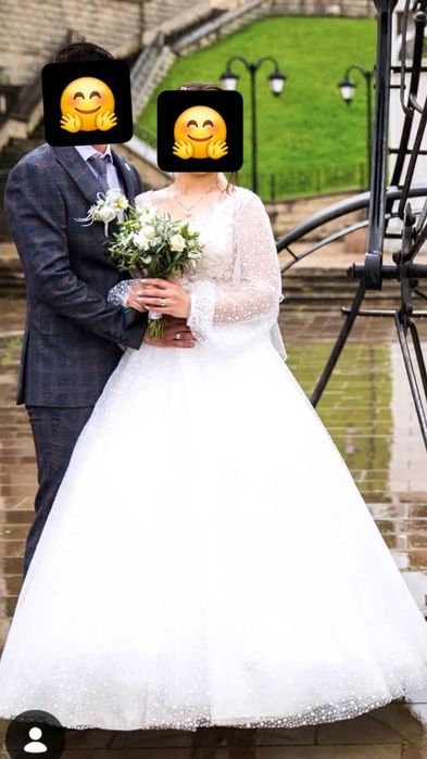 Весільна сукня, в доволі хорошому стані.