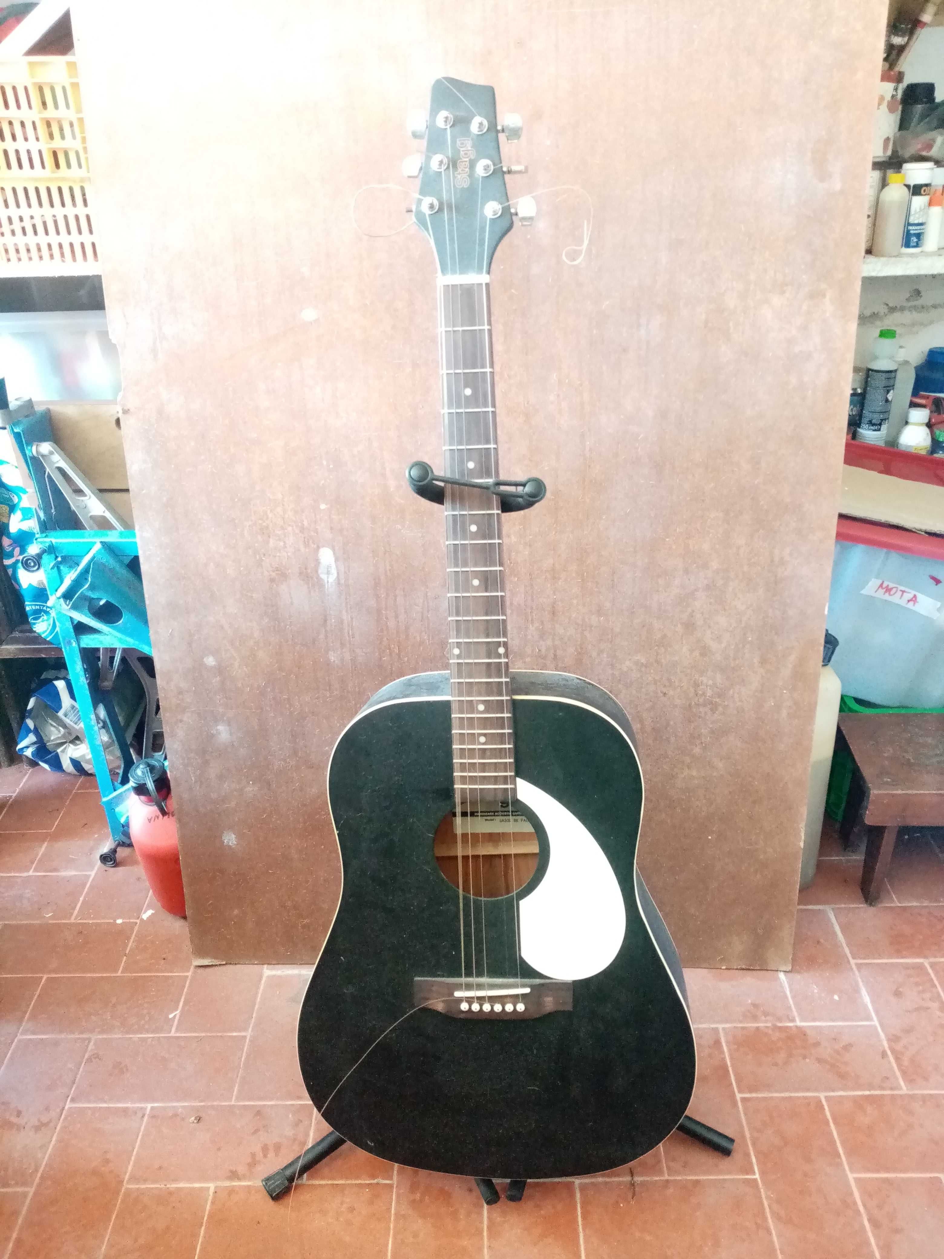 Guitarra acústica stagg