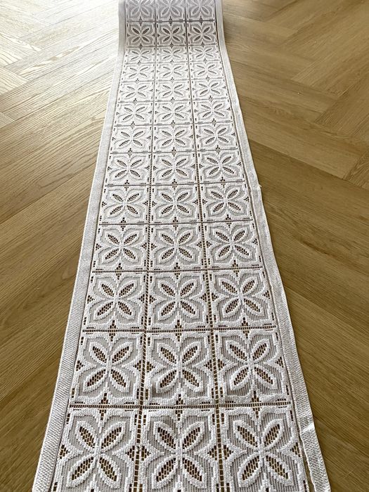 Nowy ażurowy bieżnik geometryczny 30cm x 200cm