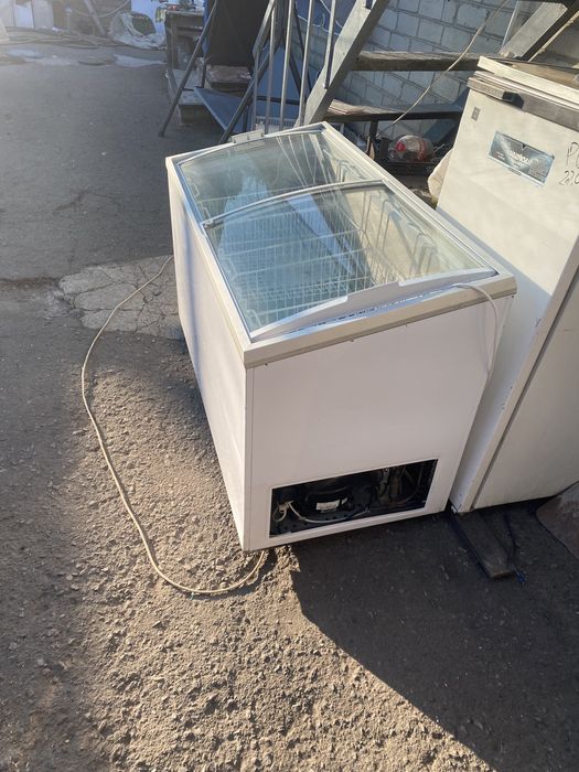 Прадам морозильну камеру 400л.