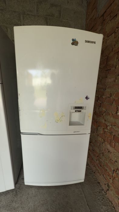 Холодильник Samsung