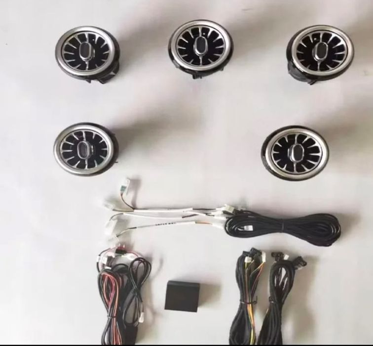kit de saídas de ar para o painel de um carro Mercedes-Benz