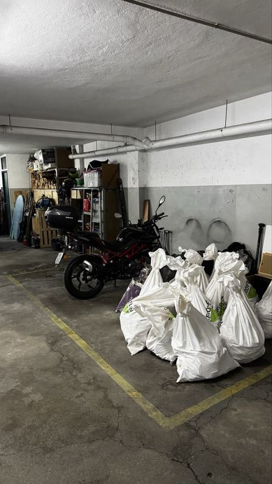 Apartamento T2, em fase final de remodelação