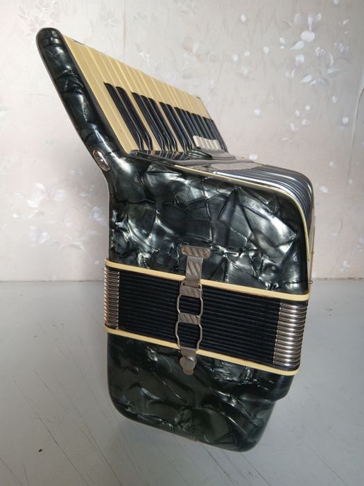 Німецький Акордеон/Аккордеон/ на 96 басів Amoretto