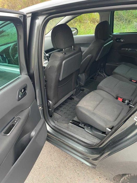 Peugeot 5008 2010рік 1,6 дизель