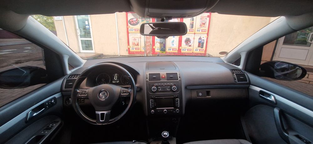 VW Touran 2011 год